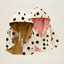 Jaqueta de Bolinhas com Capuz Dupla Face – Boutique Infantil Les Enfants