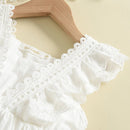 Detalhe da renda delicada nas alças do Vestido Sophie