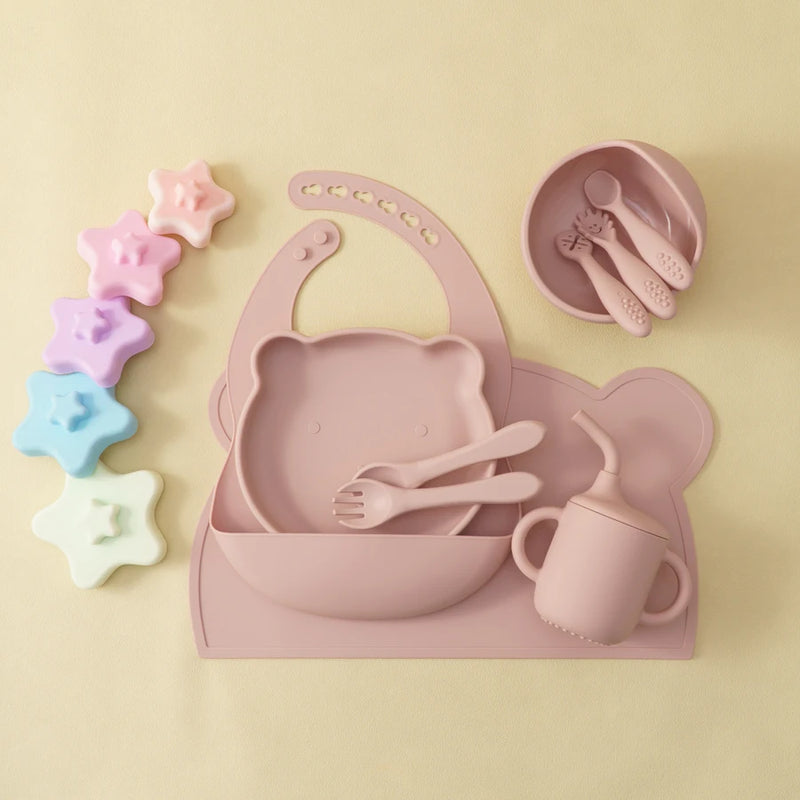 Kit Alimentação 10 Peças em Silicone – Babador, Pratinho, Talheres e Copo