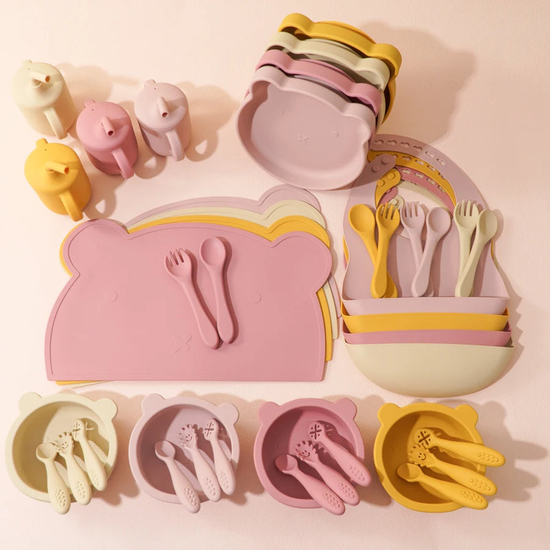 Kit Alimentação 10 Peças em Silicone – Babador, Pratinho, Talheres e Copo