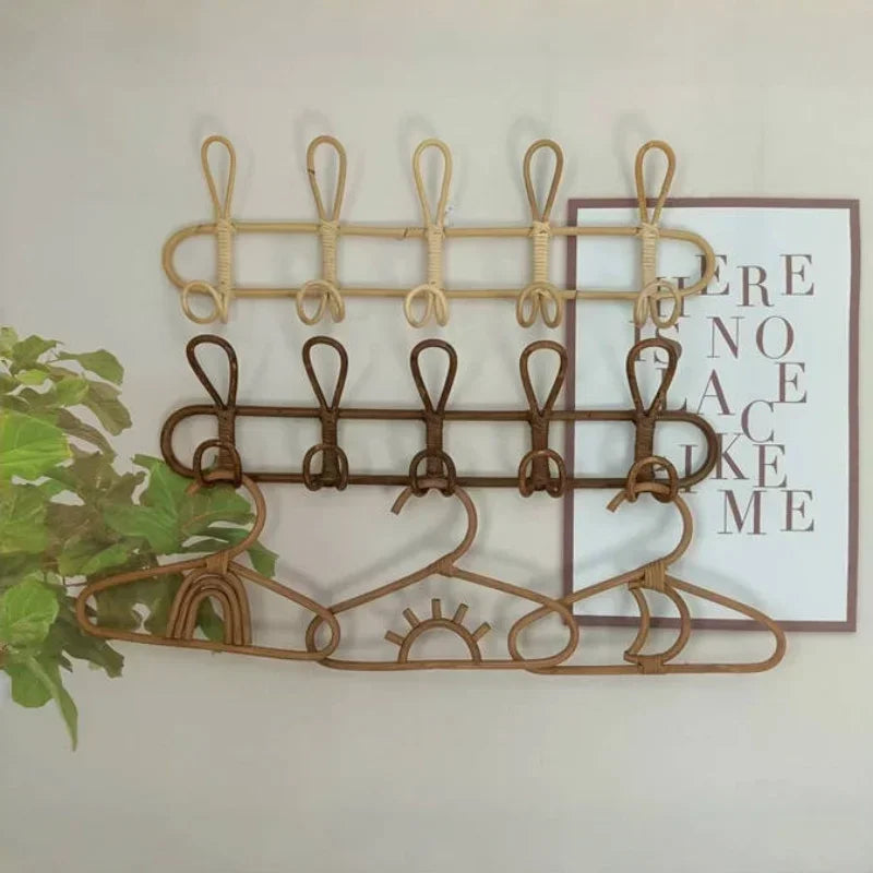 Cabides Infantis em Rattan – Formatos Arco-Íris, Sol e Lua