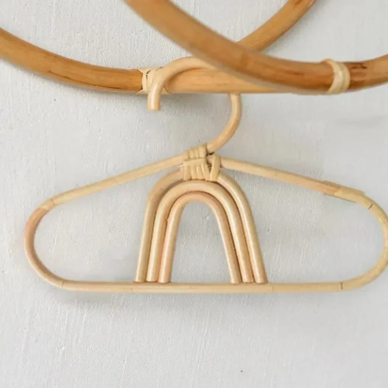 Cabides Infantis em Rattan – Formatos Arco-Íris, Sol e Lua