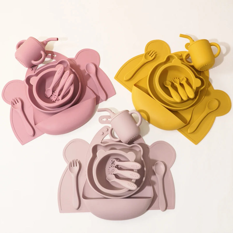 Kit Alimentação 10 Peças em Silicone – Babador, Pratinho, Talheres e Copo
