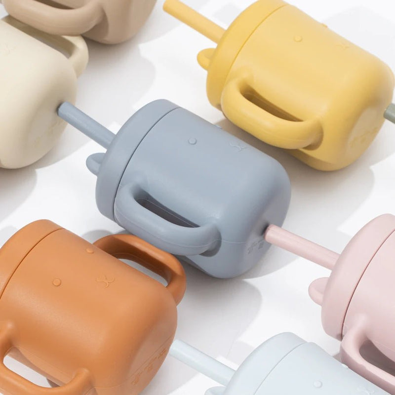 Copo de Treinamento Bebê de Silicone com Alça e Canudo – Boutique Infantil Les Enfants