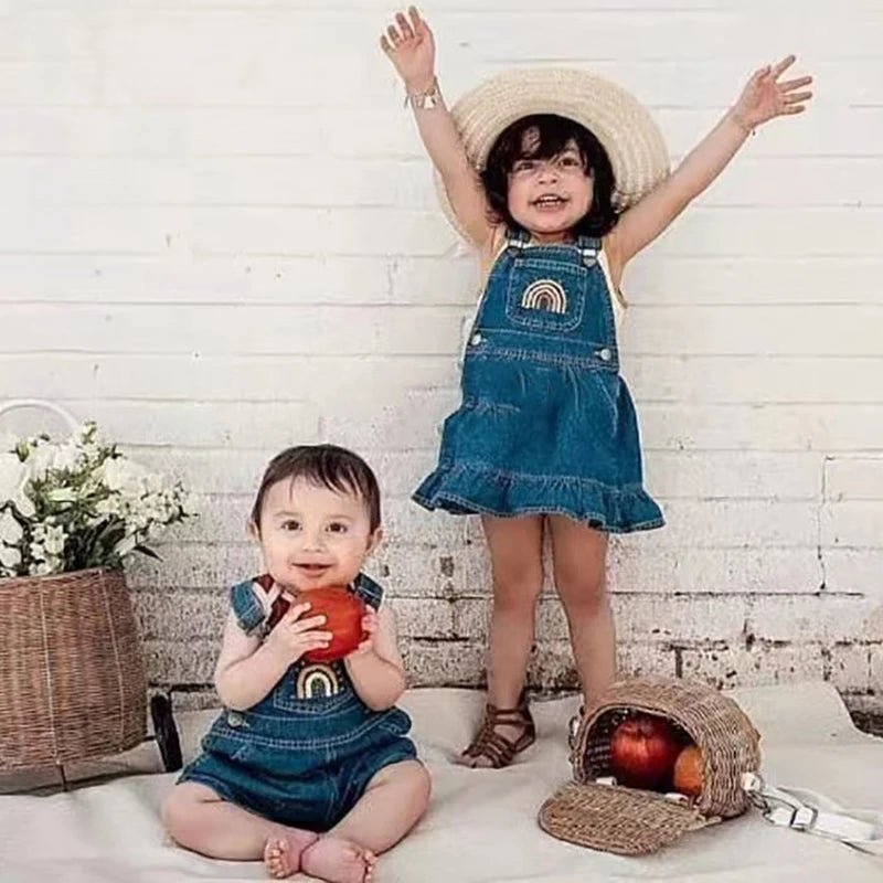 Jardineiras Jeans Rainbow – Boutique Infantil Les Enfants