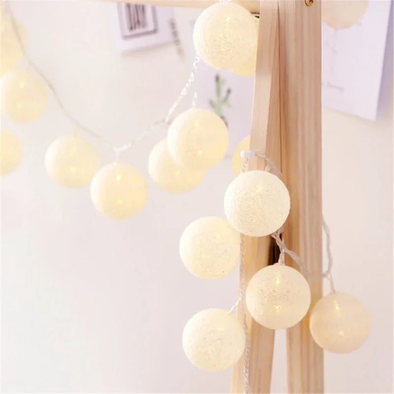 Luminária Cordão Fairy Lights com Bolas de Algodão – Boutique Infantil Les Enfants