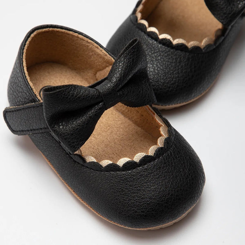 Sapatinhos com Detalhe de Laço Borboleta – Boutique Infantil Les Enfants