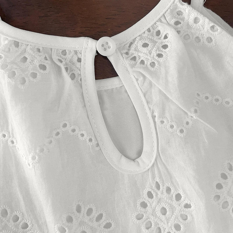 Detalhe do bordado laise e acabamento em camadas do Vestido Filomena Lais